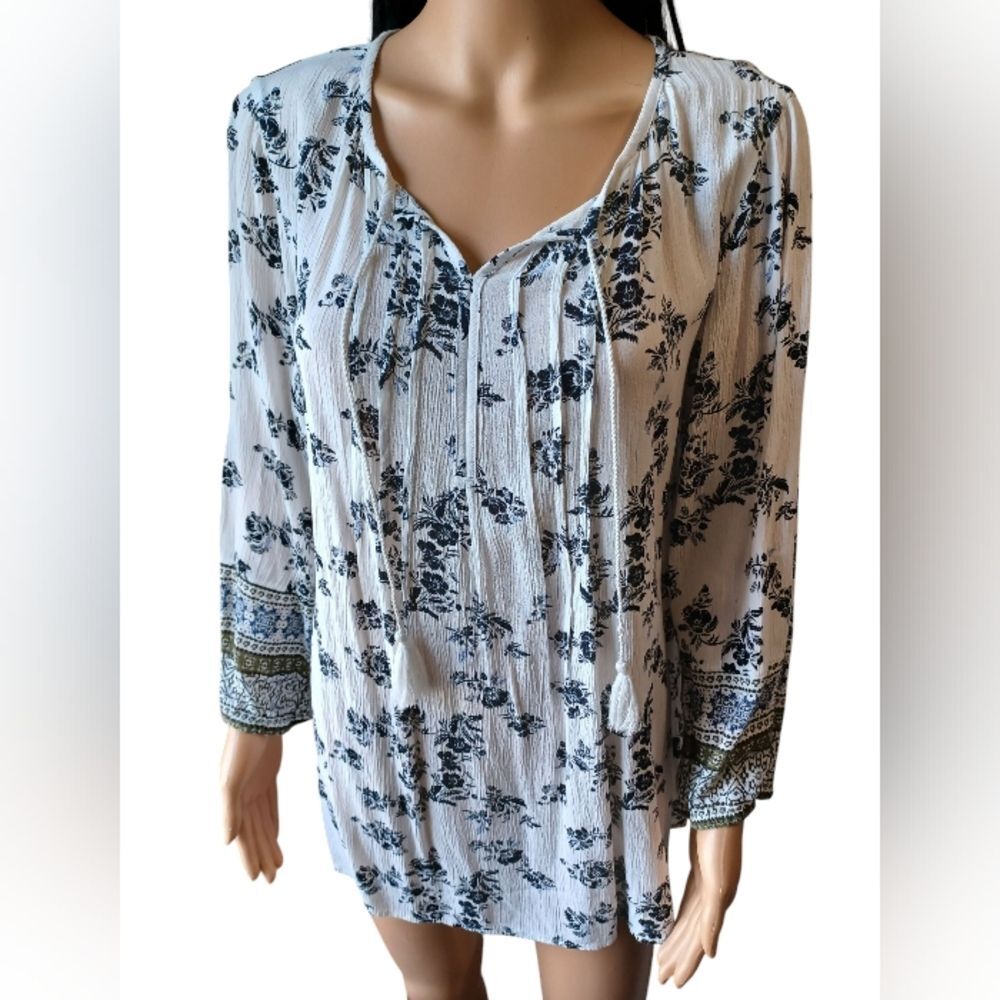 NWT Sonoma White With Navy Blue Flowers Women's Blouse